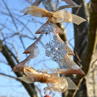 Altered_Acrylic_Sun_Catcher_Christmas_Ornament_Pinky_Hobbs_Clear_Scraps3