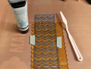 Clear_Scraps_Scallop_Phone_Stand4