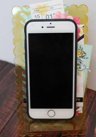Clear_Scraps_Scallop_Phone_Stand6