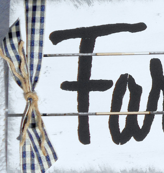 Farmhouse_Pallet_Home_Decor close up 1(1)