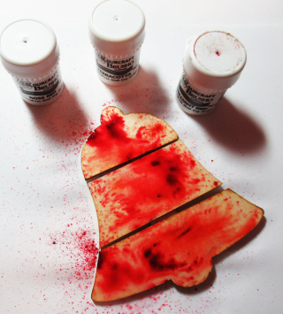 Christmas-bell-clearscraps-brusho-steph-ackerma