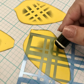 Clear_Scraps_Sunflower_Circle_Tray_Demo