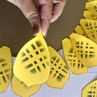 Clear_Scraps_Sunflower_Circle_Tray_Demo4