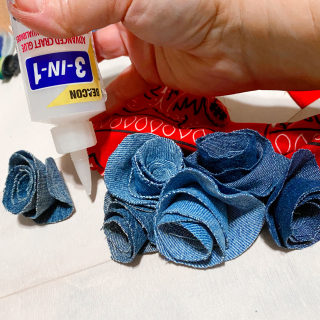 Clear_scraps_shiplap_wood_cow_head_stencil_texas_home_decor_welcome_sign_wreath_tami_sanders_glue